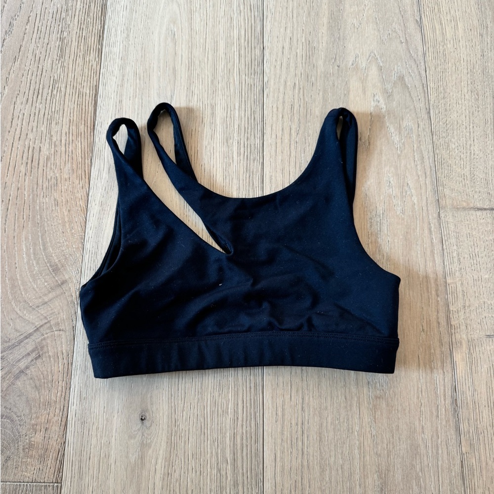 Alo Peak sports bra in black